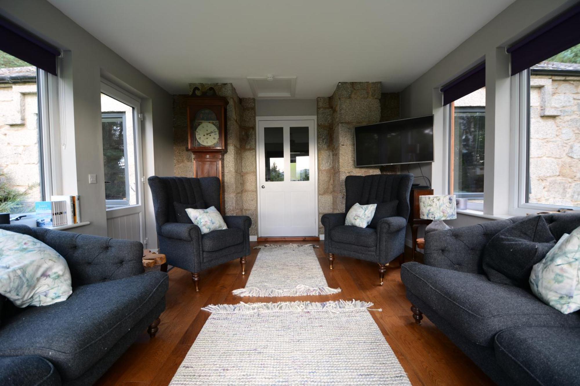 Amazing With Private Indoor Swim Pool And Hot Tub