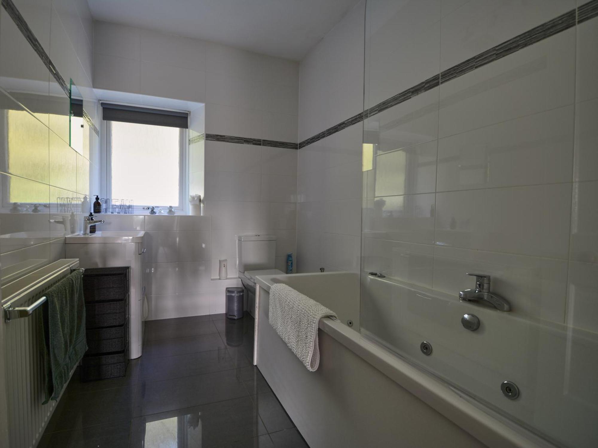 Amazing With Private Indoor Swim Pool And Hot Tub *