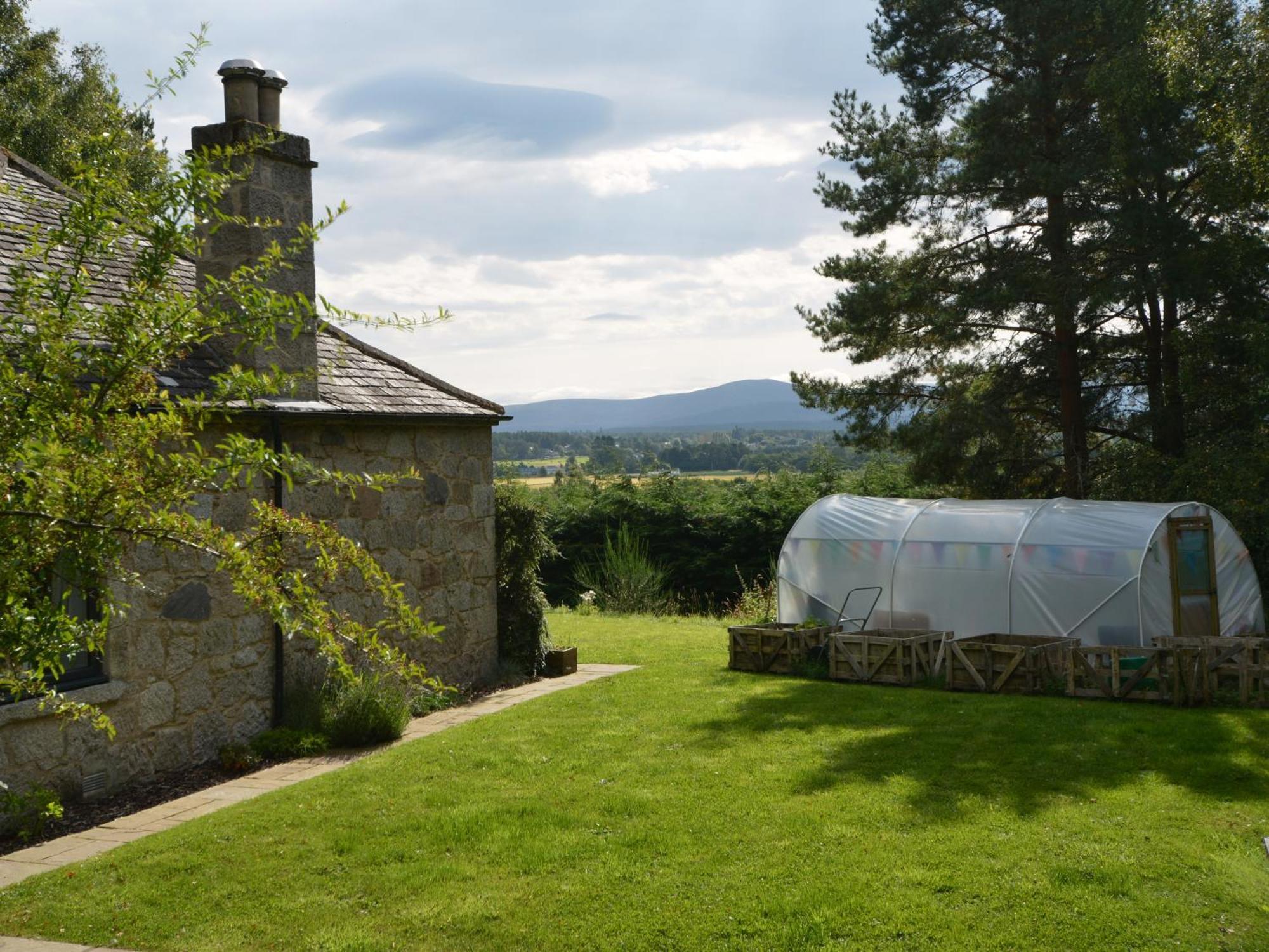 Amazing With Private Indoor Swim Pool And Hot Tub *